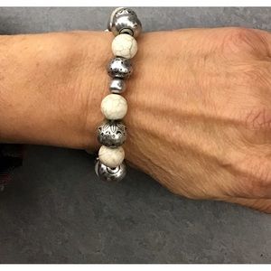 NWOT Beautiful Silver and faux white cracked marble Bracelet